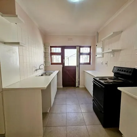 Image 4 - 19 Geneva Drive, Camps Bay, Cape Town, 8005, South Africa - Townhouse for rent