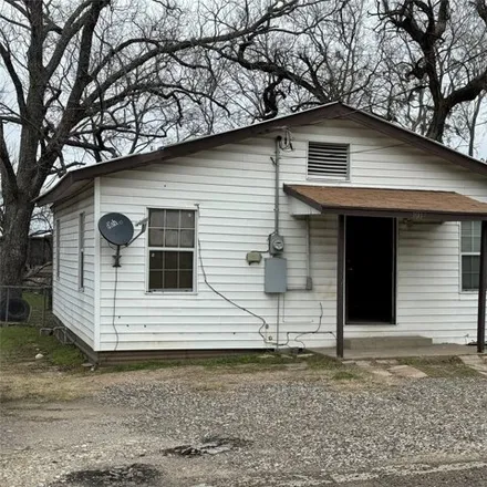 Buy this 2 bed house on 998 South 14th Street in Corsicana, TX 75110