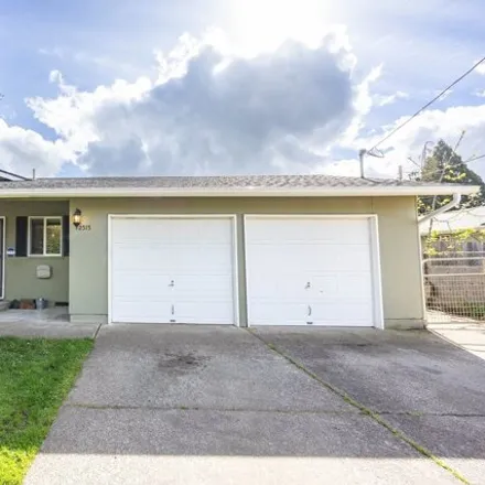 Buy this 3 bed house on 2515 West Irwin Way in Eugene, OR 97402