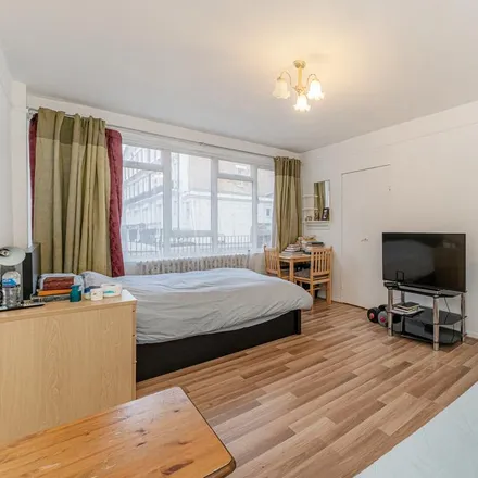 Rent this studio apartment on Dryburgh House in Alderney Street, London