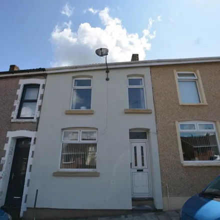 Rent this 3 bed townhouse on Edward Street in Pengam, NP12 3NT