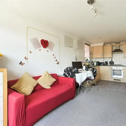 Image 6 - Norfolk Park Care Home, Balfour Road, Weybridge, KT13 8JB, United Kingdom - Apartment for rent