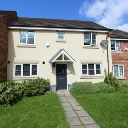 Rent this 3 bed duplex on Sunflower Gardens in Doncaster, DN4 7DR