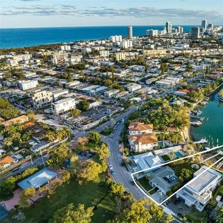 Image 2 - 930 Stillwater Drive, Miami Beach, FL 33141, USA - House for sale