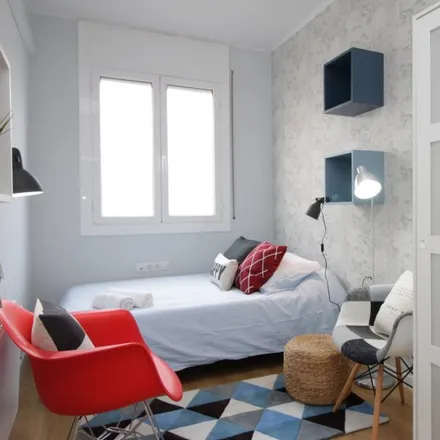 Rent this 4 bed room on Farmàcia Domingo Esgleyes in Míriam, Carrer Gran de Gràcia