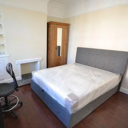 Rent this 3 bed townhouse on Shelley Street in Leicester, LE2 6EF
