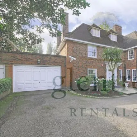 Rent this 8 bed house on Stoneways in 84 Winnington Road, London