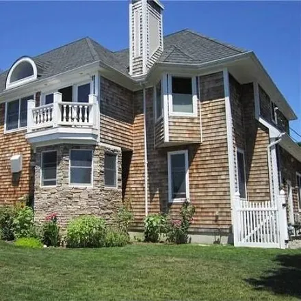 Buy this 4 bed house on 4 Sutton Place in Massapequa, NY 11758