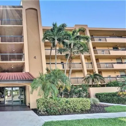 Rent this 2 bed condo on 310 Egret Circle in Delray Beach, FL 33444