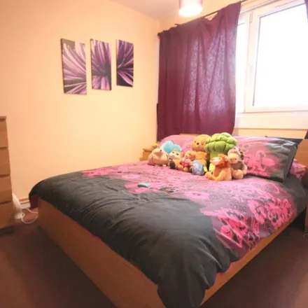 Rent this 4 bed room on Lower Road / Plough Way in Lower Road, Surrey Quays