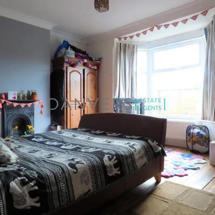 Rent this 6 bed apartment on Barclay Street in Leicester, LE3 0JE