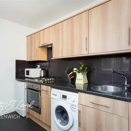 Rent this studio apartment on unnamed road in London, SE8 4PJ