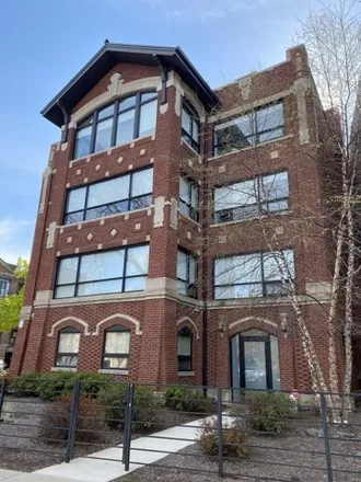 Rent this 4 bed condo on 6900 North Sheridan Road in Chicago, IL 60626