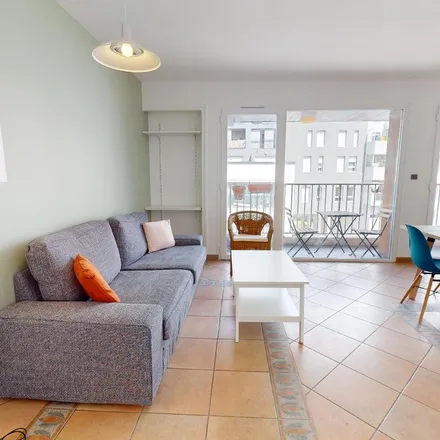 Rent this 6 bed apartment on 204 Avenue Berthelot in 69007 Lyon, France