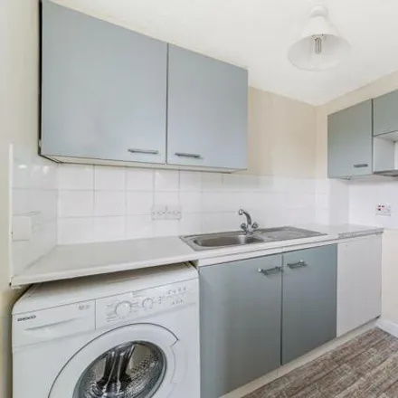 Image 4 - 143 Ealing Road, London, TW8 0LF, United Kingdom - Apartment for sale