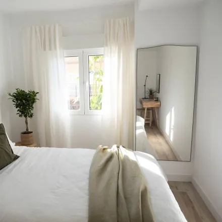 Rent this 4 bed room on Avinguda del Cid in 7, 46018 Valencia