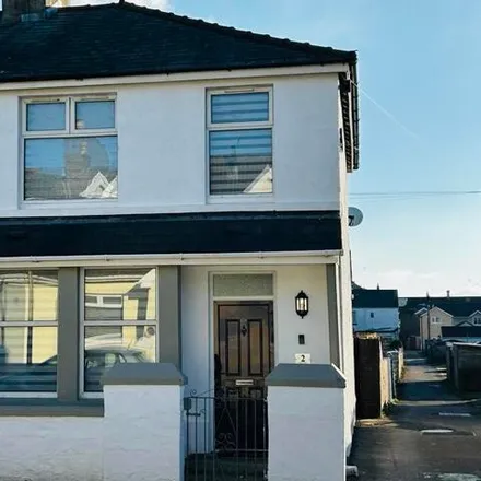 Buy this 3 bed duplex on Lewis Place in Porthcawl, CF36 3EG
