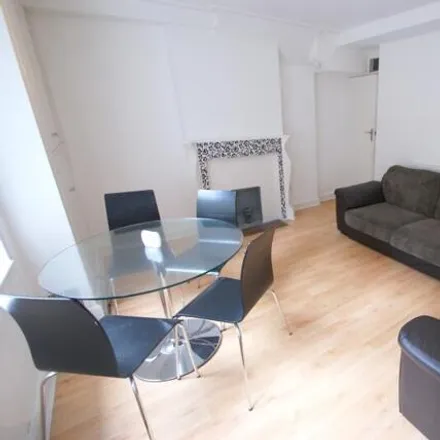 Image 5 - 9 Shaw Lane, Leeds, LS6 4DU, United Kingdom - Apartment for rent