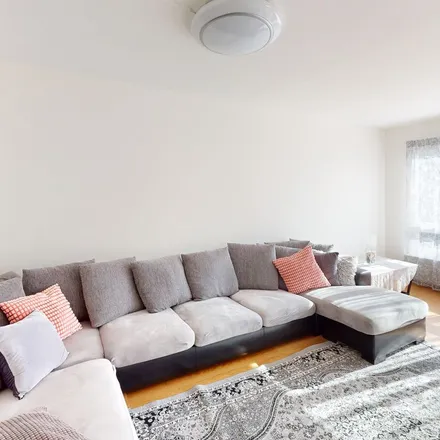 Rent this 3 bed apartment on Södra Hunnetorpsvägen 76C in 256 62 Helsingborg, Sweden