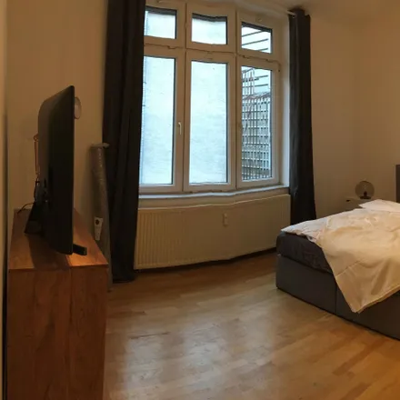 Rent this 1 bed apartment on Heiligkreuzgasse 13 in 60313 Frankfurt, Germany