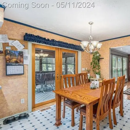 Image 7 - 7337 Ilanaway Drive, Westacres, West Bloomfield Charter Township, MI 48324, USA - House for sale