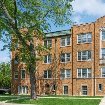 Buy this studio house on 6881 North Overhill Avenue in Chicago, IL 60631