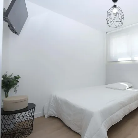 Rent this 1 bed room on 48 Rue de Kermenguy in 29200 Brest, France