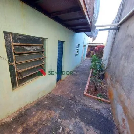 Buy this 2 bed house on Rua Café Catuaí in Parigot de Souza, Londrina - PR
