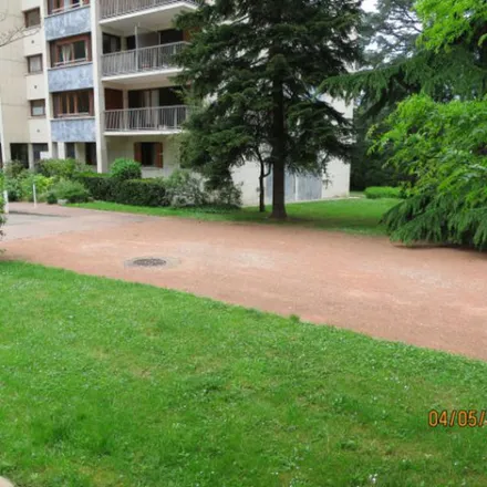 Image 1 - 4 Place Charles de Gaulle, 69130 Écully, France - Apartment for rent