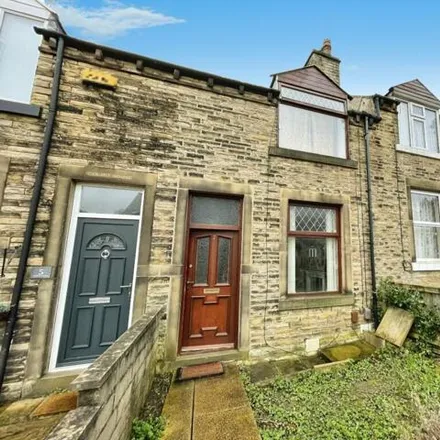 Rent this 2 bed townhouse on Bleasdale Avenue in Huddersfield, HD2 2TT