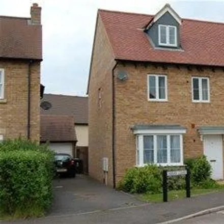 Rent this 3 bed townhouse on Cherry Court in Cambourne, CB23 6EW