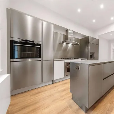 Rent this 4 bed townhouse on 29 St John's Wood Terrace in London, NW8 6PY