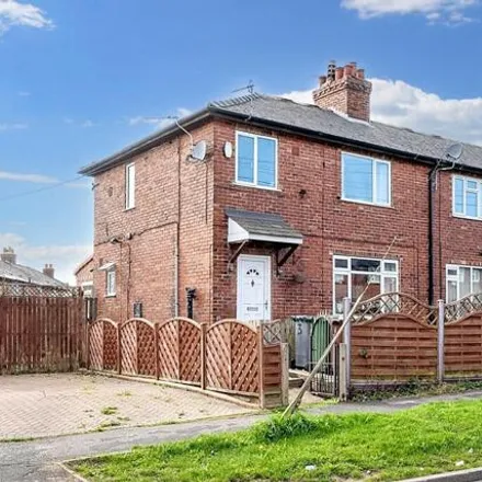 Buy this 3 bed townhouse on Lea Farm Fisheries in 62 Lea Farm Road, Leeds