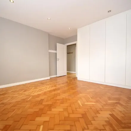 Rent this 2 bed apartment on 41-55 Broad Walk in Winchmore Hill, London