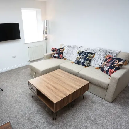 Image 8 - Kirklees, HD5 9XP, United Kingdom - Apartment for rent