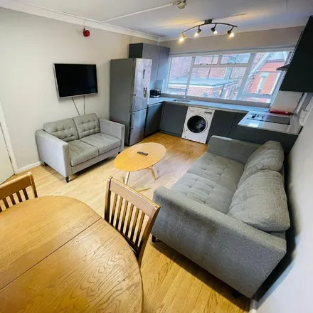 Rent this 5 bed apartment on 4 Arthur Avenue in Nottingham, NG7 2EL