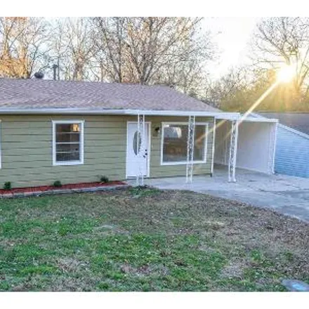 Buy this 3 bed house on 509 South Street in Flippin, Marion County