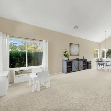 Image 4 - 698 Sunnyvale Place, Vacaville, CA 95687, USA - House for sale