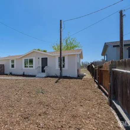 Buy this studio apartment on 547 Willow Drive in Kern County, CA 93308
