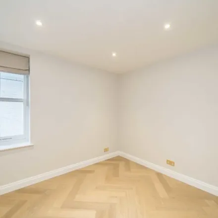 Image 2 - 6 Palace Gardens Terrace, London, W8 4SB, United Kingdom - Apartment for rent