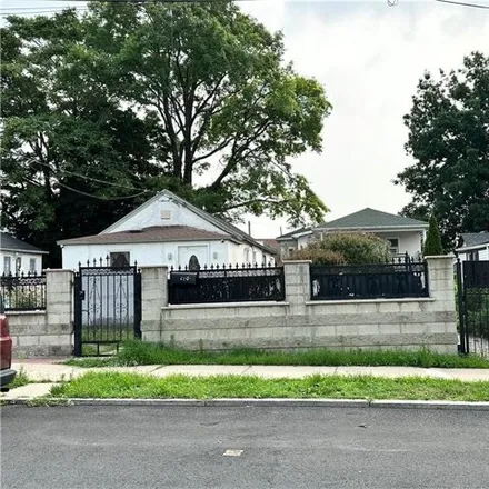Image 2 - 2808 Wickham Ave, New York, 10469 - House for sale