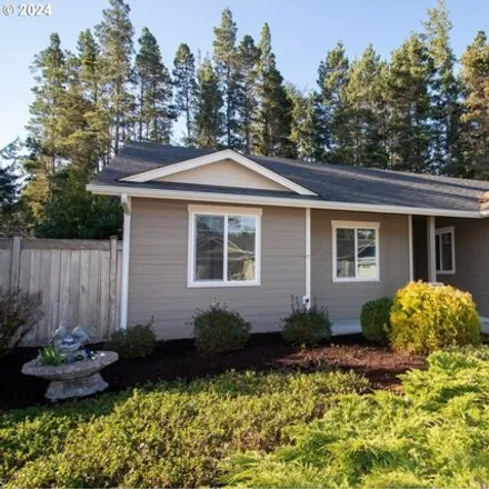 Buy this 3 bed house on 2100 52nd Street in Florence, OR 97439