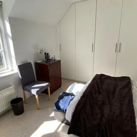 Image 3 - Creswick Walk, London, NW11 6AN, United Kingdom - Apartment for rent