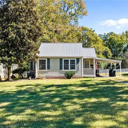 Image 2 - 402 North 1st Street, Stagecoach Trail, Mebane, NC 27302, USA - House for sale