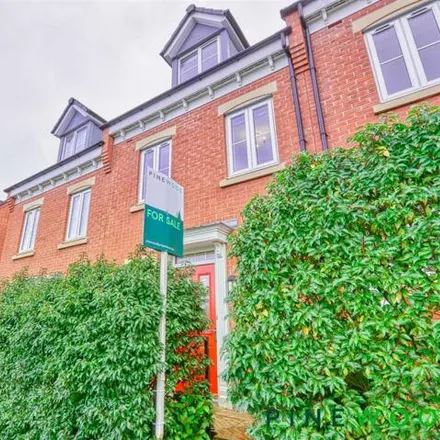 Buy this 3 bed townhouse on Rugby Drive in Tapton, S41 7GW