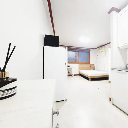 Rent this studio apartment on 735-21 Banpo-dong in Seocho-gu, Seoul