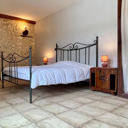 Rent this 5 bed house on Avenue de la Dordogne in 24590 Salignac-Eyvigues, France