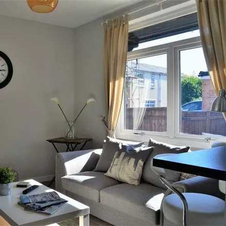 Rent this 2 bed apartment on 32 Kennett Road in Oxford, OX3 7BH