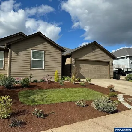 Buy this 3 bed house on 285 Summit View Avenue Southeast in Salem, OR 97306