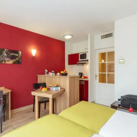 Image 6 - 12 Place Perdtemps, 01220 Divonne-les-Bains, France - Apartment for rent